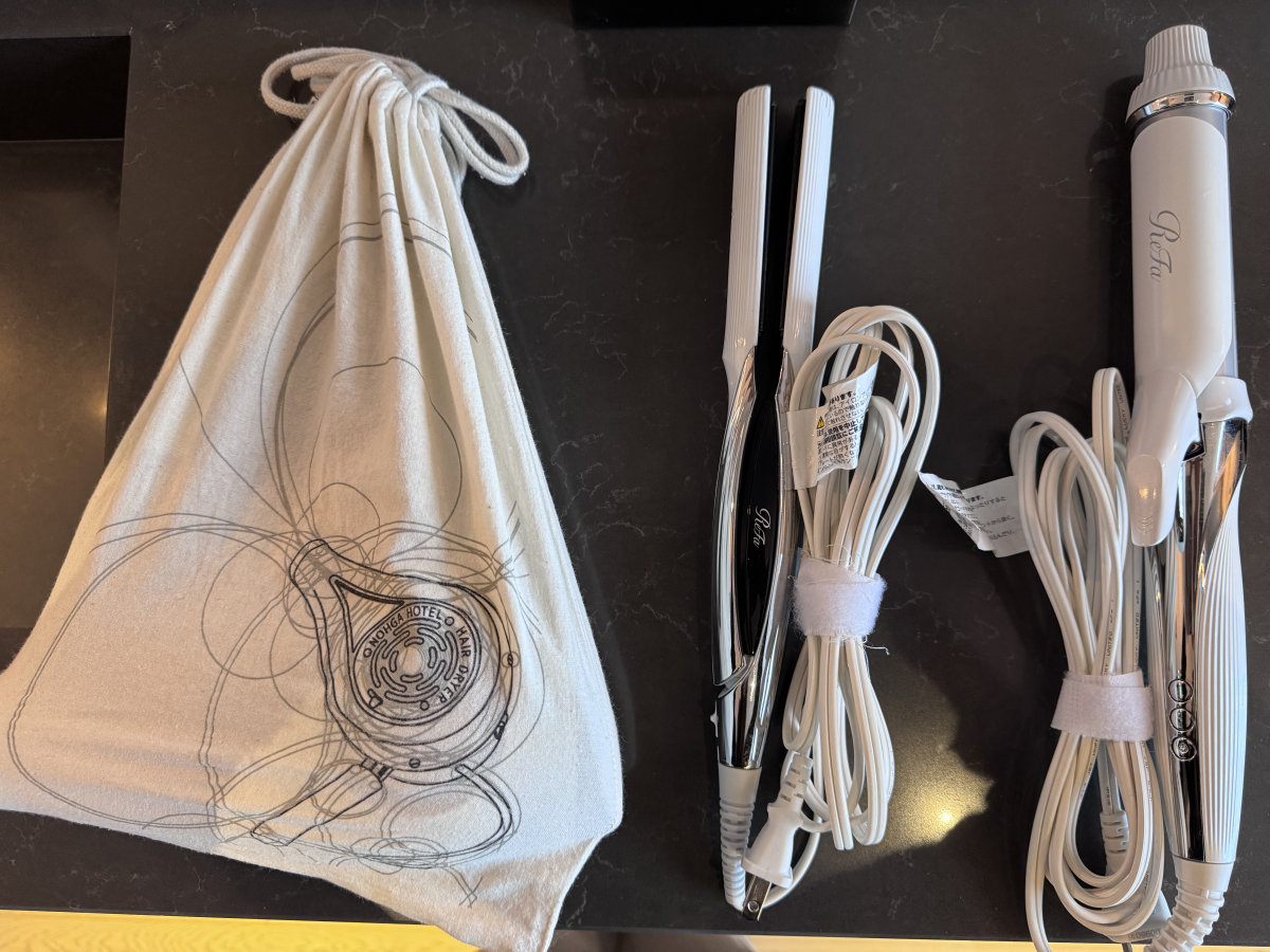 スイートではリファシリーズを用意　ドライヤ―の袋もオリジナル